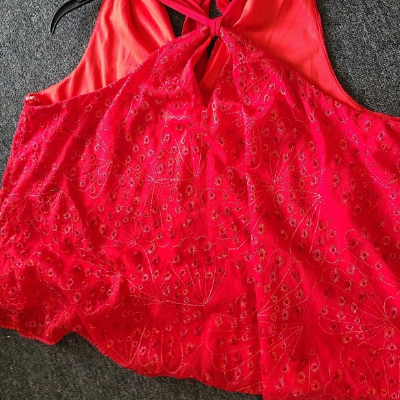 Red top - Picture 6 of 6